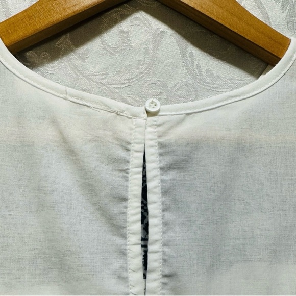 NWT Jennifer and Grace White & Blue Eyelet Sleeveless 100% Cotton Blouse Medium - Picture 11 of 15